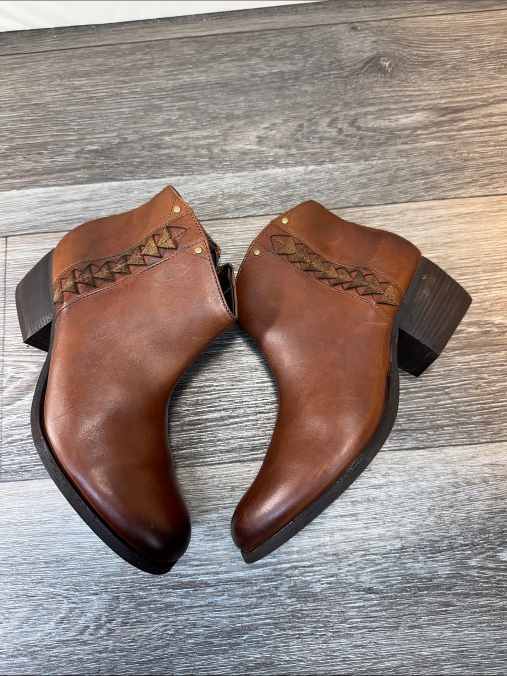 Clarks Brown Leather Ankle Booties with Braided Detail woman’s SZ 6.5 (h6)
